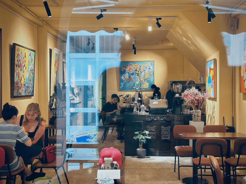 Ghe Coffee feels like a miniature art gallery, showcasing countless unique and captivating artworks (Source: Gh&eacute; Coffee - casual specialty caf&eacute; in Saigon)